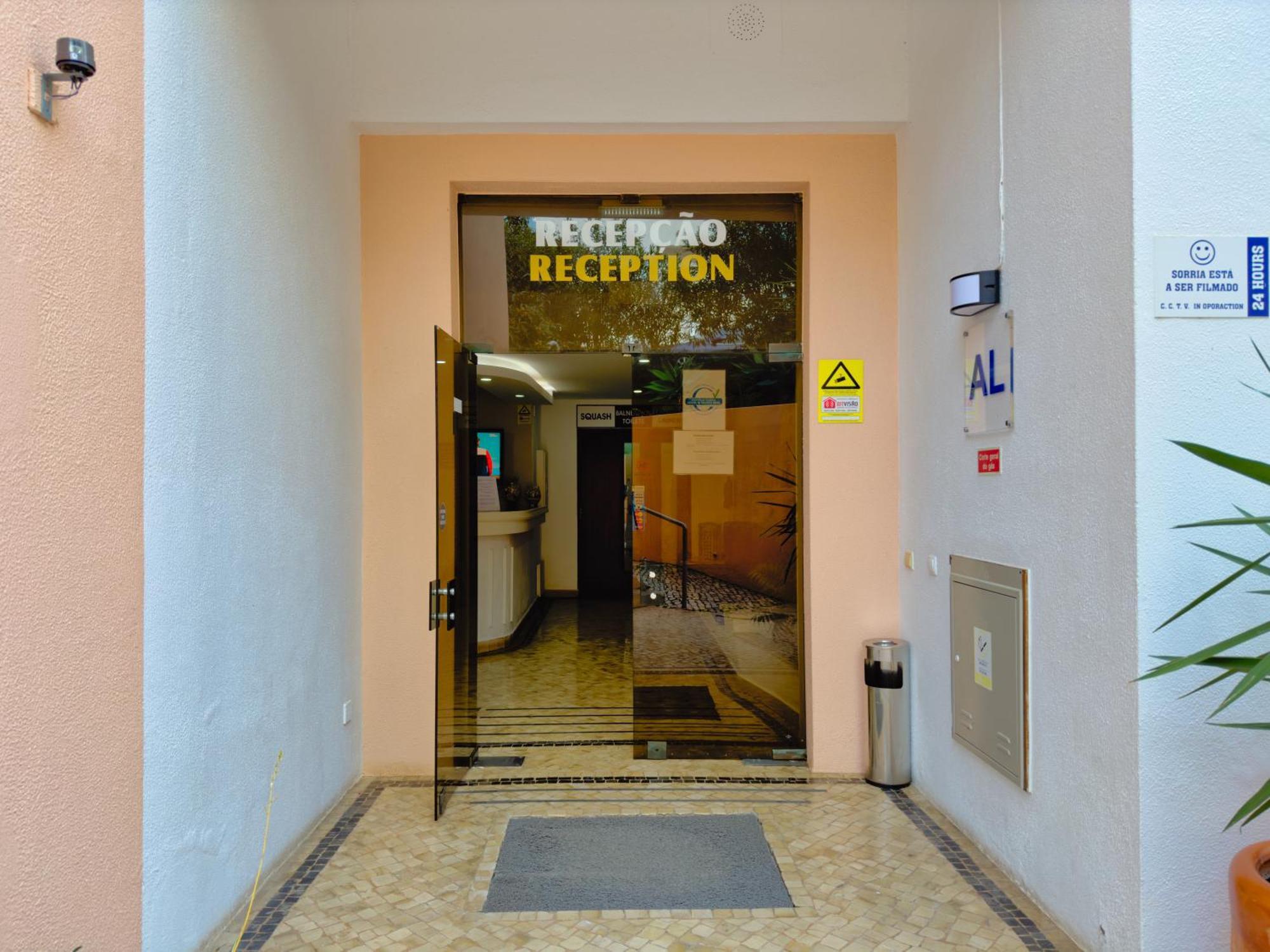 Squash Club Apartamentos Portimao Luaran gambar